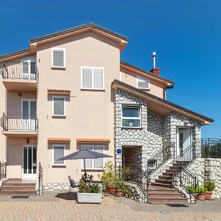 Beach Front Apartment In Jadranovo With Wifi Apartament Jadranovo