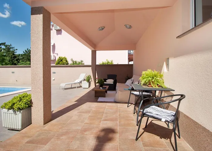 Stunning In Apartament Jadranovo